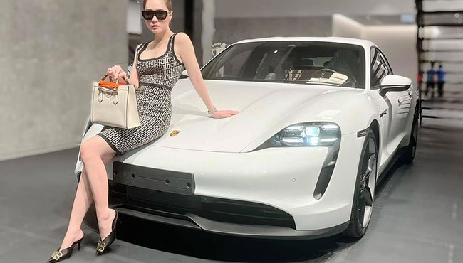 Vợ chồng đại gia Sài Gòn tặng qua tặng lại xe sang bạc tỷ 