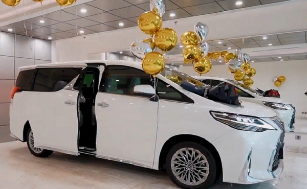 Thiếu gia nhà Bầu Hiển chi hơn 9 tỷ mua xe sang Lexus LM 350