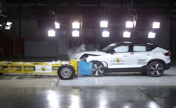 Cận cảnh Volvo C40 Recharge chạy điện đạt chứng nhận an toàn cao nhất