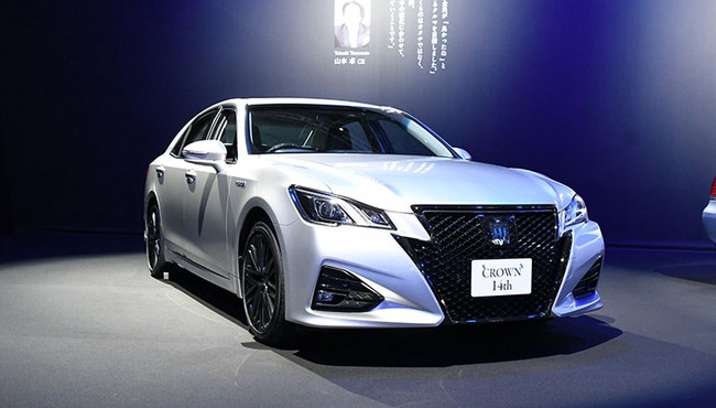 Toyota Crown Sedan 2024 thế hệ mới chốt lịch ra mắt
