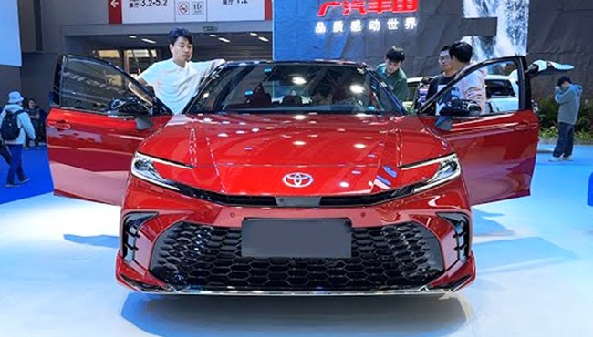 Chi tiết Toyota Camry 2024 giá chỉ từ 596 triệu đồng 