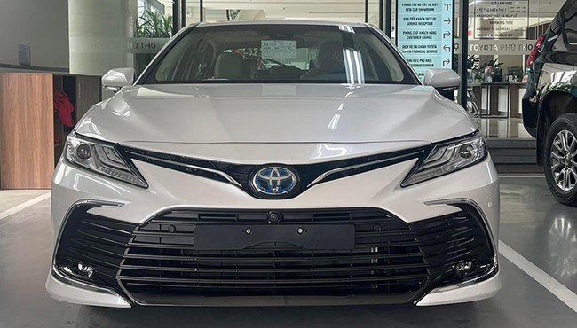 Toyota Camry được giảm đến 70 triệu đồng 