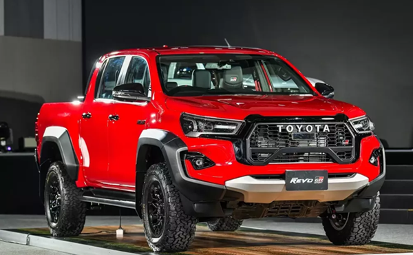 Bên trong chiếc xe bán tải Toyota Hilux GR Sport  