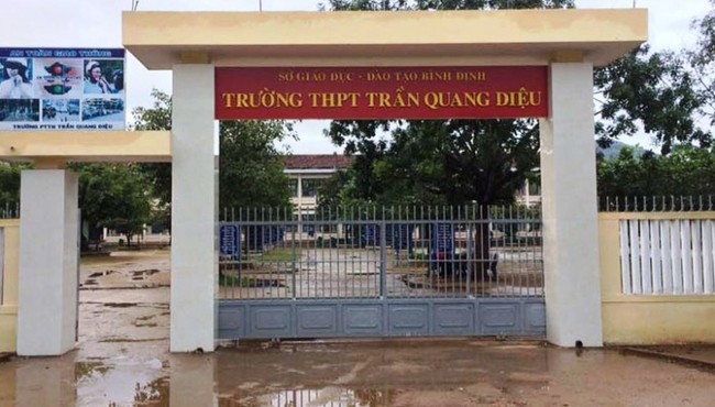 Trường Trần Quang Diệu (Bình Định): Học sinh cầm gậy đánh thầy giáo nhập viện