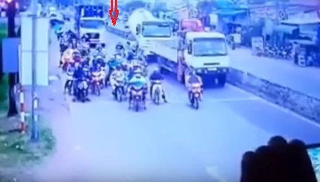 Xe container gây tai nạn kinh hoàng ở Long An: “Mạng xã hội ngày càng độc ác?“
