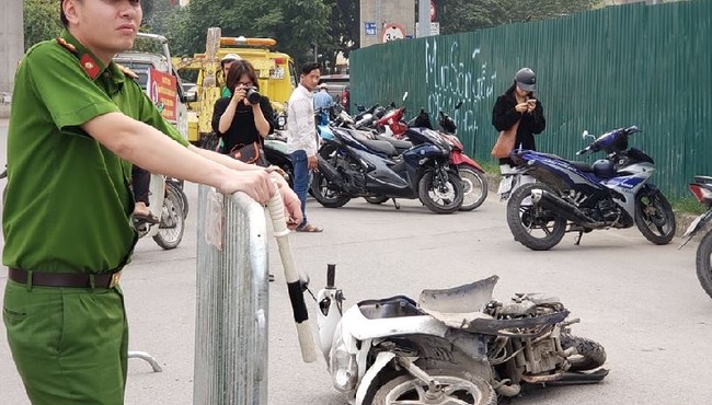 Clip: Khoảnh khắc nữ tài xế lái “xe điên” đâm hàng loạt xe máy