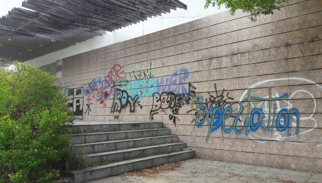 Đà Nẵng đang bị bôi bẩn bởi Graffiti