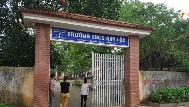 Học sinh lớp 7 gọi cậu ruột đuổi đánh thầy trong trường