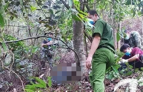 Hoảng hốt phát hiện thi thể đang phân hủy nằm úp mặt xuống đất