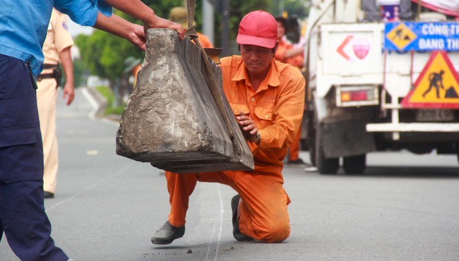 Nút giao trước cầu Sài Gòn tạm thời 'đóng cửa'