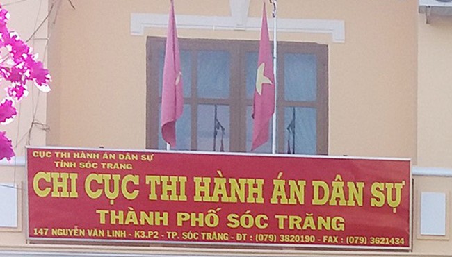 Chấp hành viên 1 ngày ký 2 văn bản trái ngược về một vụ việc