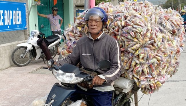 Ngụy trang thuốc lá lậu trong chùm bắp rang