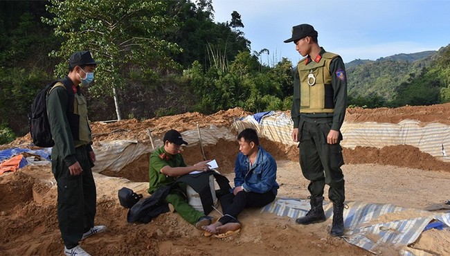 Hơn 150 công an ập vào triệt phá điểm khai thác vàng trái phép quy mô lớn 