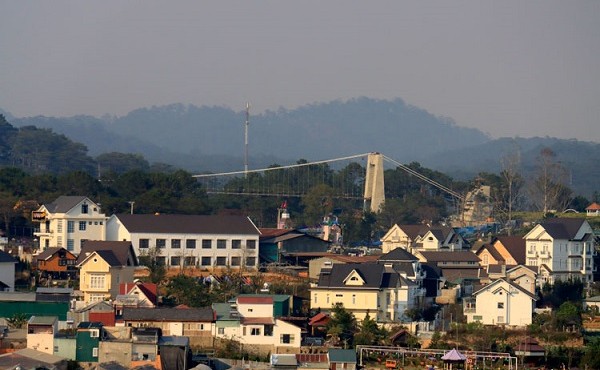Cầu kính dài hơn 220m không phép của  Lâm Đồng ở Thung lũng Tình yêu: Sao giờ mới phạt?