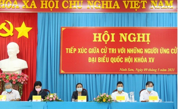 Chủ tịch VUSTA Phan Xuân Dũng và các ứng viên ĐBQH tiếp xúc cử tri xã Lâm Sơn, Quang Sơn