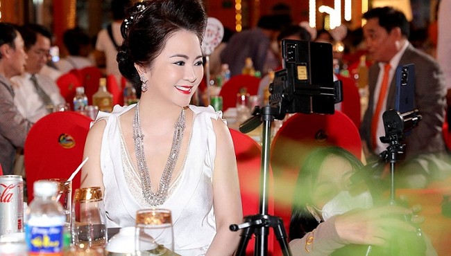 Đại gia Nguyễn Phương Hằng có được tại ngoại khi con trai nộp 10 tỷ đồng bảo lãnh?