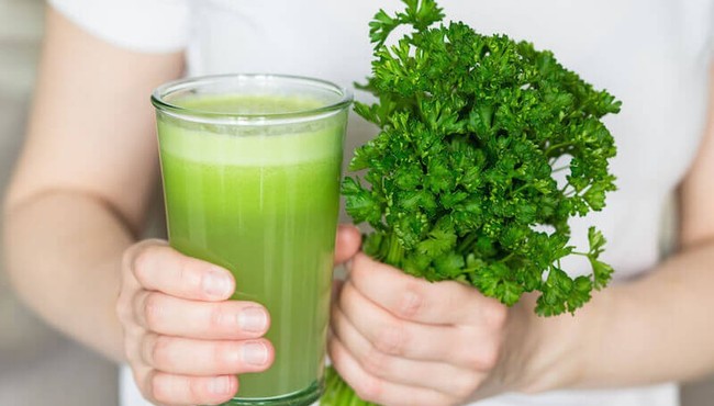 Nước ép cần tây là thức uống detox cơ thể yêu thích của nhiều sao quốc tế