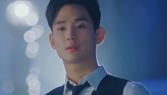 Kim Soo Hyun trở lại sau 3 năm vắng bóng với hình ảnh lịch lãm trong phim mới