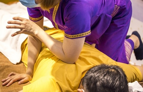 Chàng trai đứt động mạch, đột quỵ sau khi đi massage