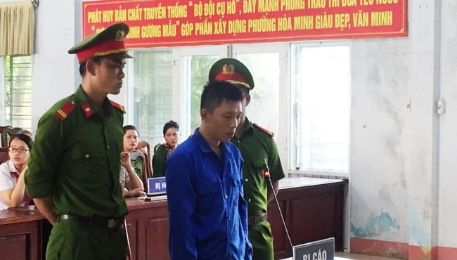 Lấy búa đập liên tiếp vào đầu người tình vì thấy giống 'con rắn 6 đầu'
