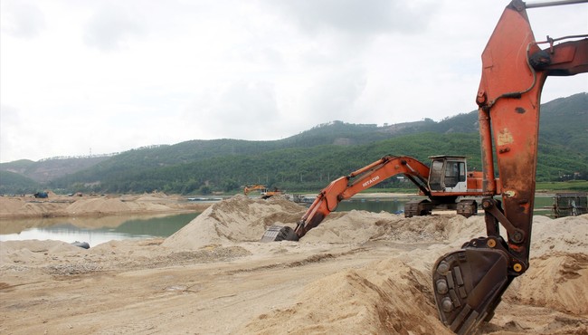 Mỏ cát được đấu giá gấp hơn 300 lần, có dấu hiệu thao túng