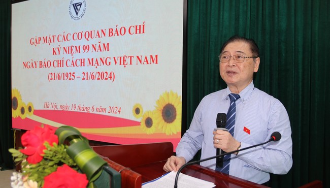 Chủ tịch Phan Xuân Dũng: Mong các nhà báo phát huy lòng say mê và đạo đức nghề 