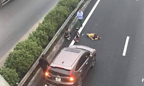 Người đàn ông bị đâm chết khi đi bộ qua cao tốc Pháp Vân