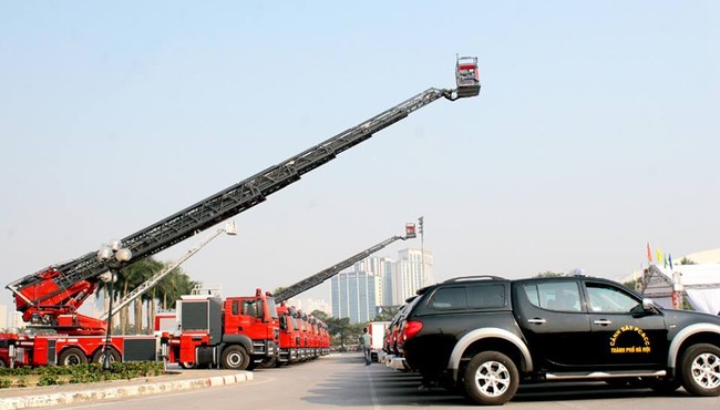 Xe chữa cháy Bộ Công an nhận từ Hàn Quốc có gì đặc biệt?