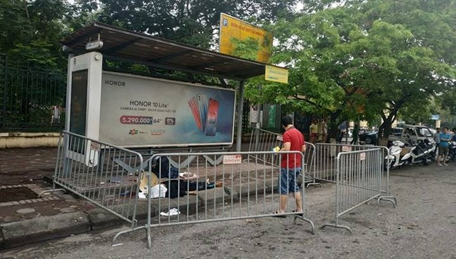 Hà Nội: Tá hỏa phát hiện thi thể người đàn ông ở điểm dừng xe buýt