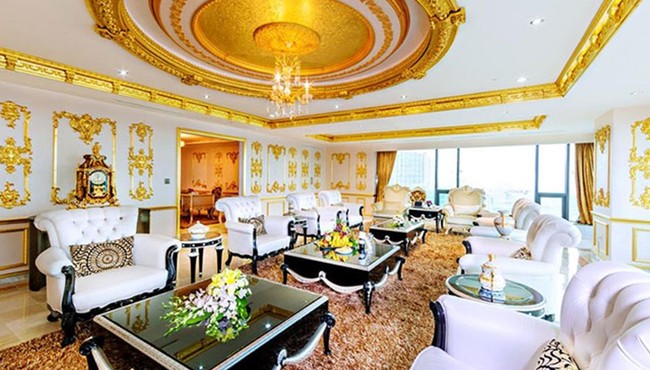 Hé lộ danh tính ông chủ Grand Plaza Hotel có nhân viên đuổi dân trú mưa