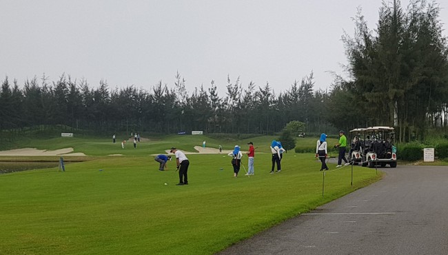 Chơi golf bất chấp lệnh cấm, FLC Sầm Sơn có thể bị xử lý như thế nào?