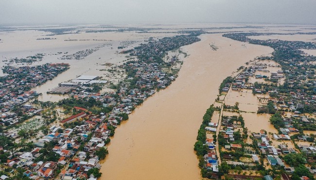 Vietnam Airlines, Vietjet, Bamboo... chuyển hàng cứu trợ miễn phí đến miền Trung 