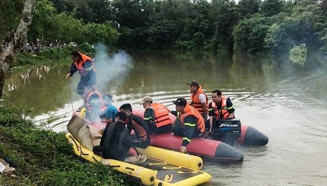 Thi thể 2 học sinh lớp 11 dưới hồ: Học sinh nữ nhắn tin 'đến thắp nhang cho tao'
