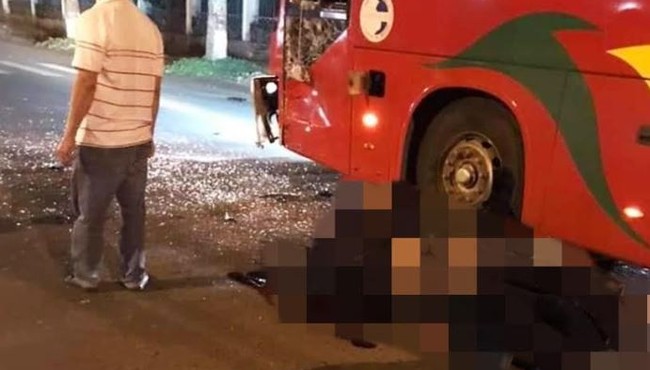 Tông vào xe giường nằm, 2 công an nghĩa vụ chết và bị thương