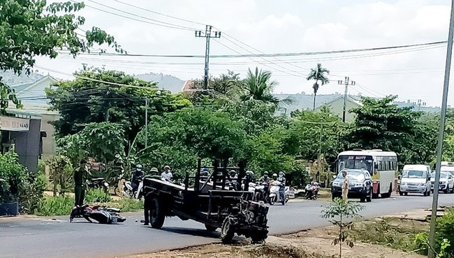 Công an lái công nông về trụ sở thì xảy ra tai nạn chết người