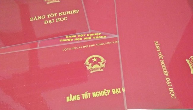 Chủ tịch phường có bằng đại học trước bằng cấp 3