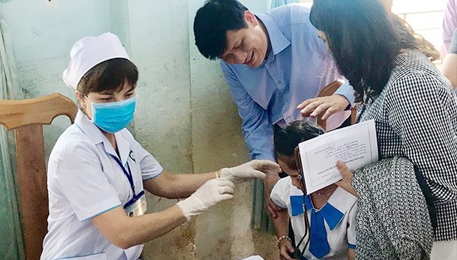 Quyền Bộ trưởng Y tế Nguyễn Thanh Long vào Gia Lai: Mở chiến dịch tiêm vắc-xin bạch hầu