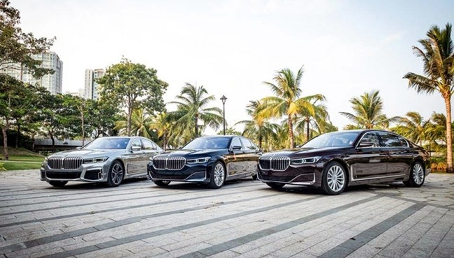 Nhà giàu vung tiền chơi xe sang, cuối năm lo ô tô khan hàng