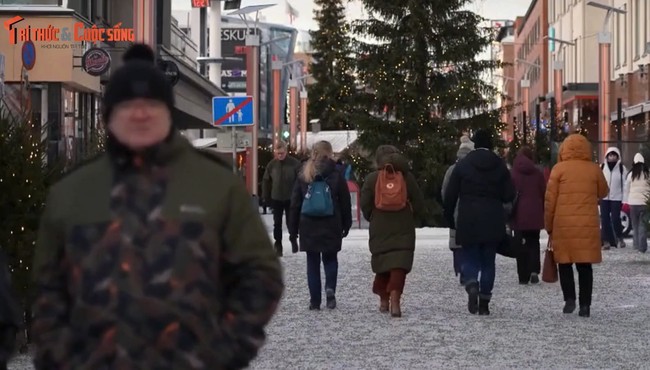 Ngôi làng của ông già Noel Lapland tràn ngập du khách mùa Giáng sinh