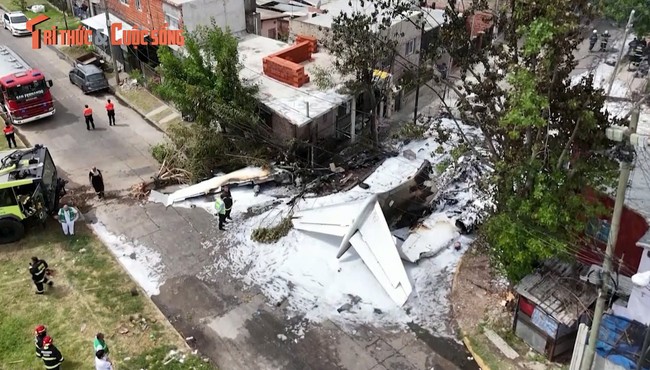 Argentina: Máy bay rơi xuống khu dân cư gây thiệt hại nghiêm trọng