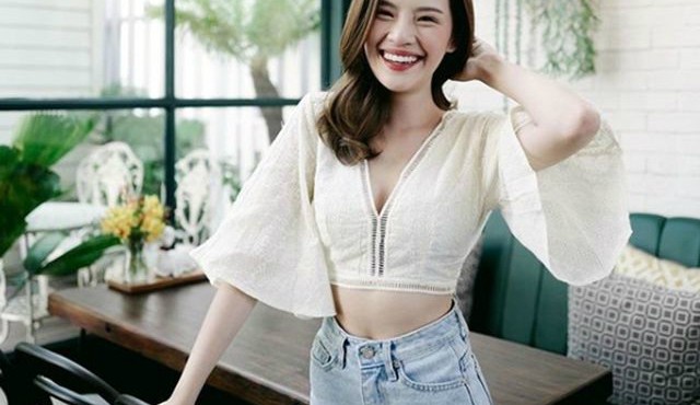 Loạt mỹ nữ đua nhau khoe eo con kiến với áo croptop phơi ngực đầy 