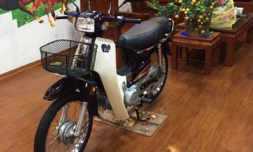 Honda Dream Thái được "hét giá" gần 300 triệu trông thế nào?