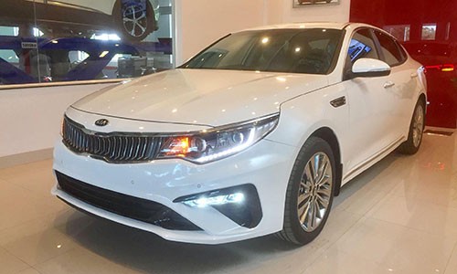 Kia Optima 2019 giá từ 789 triệu có “thoát ế” tại Việt Nam? 