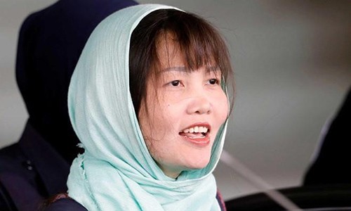 Gia đình Đoàn Thị Hương chuẩn bị mổ lợn đón con gái