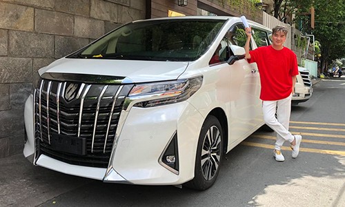 Đàm Vĩnh Hưng tậu xe hạng sang Toyota Alphard bạc tỷ