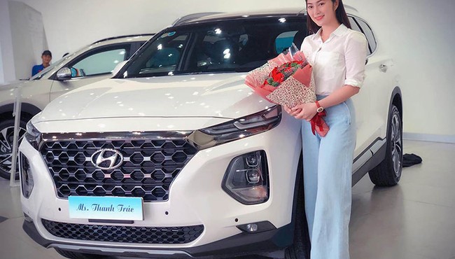 Người đẹp Thanh Trúc “tậu” Hyundai Santa Fe 2019 hơn 1 tỷ đồng