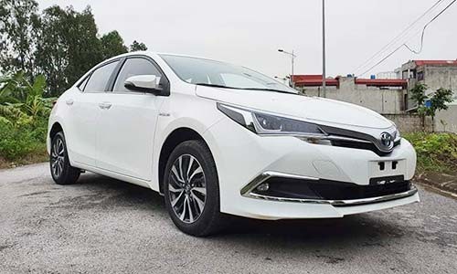 Toyota Corolla Hybrid 2019 'chào hàng' chỉ 300 triệu