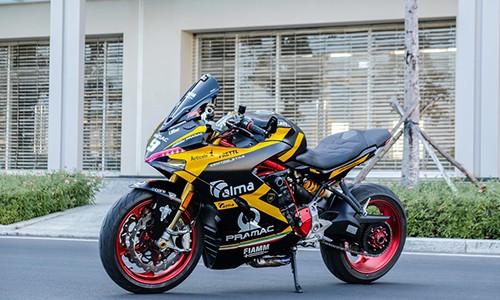 Dân chơi Sài Gòn chi 150 triệu lột xác Ducati SuperSport S