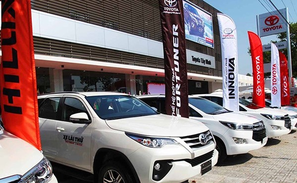 Đại lý ôtô đã lo điều chỉnh giá khi chưa giảm 50% phí trước bạ