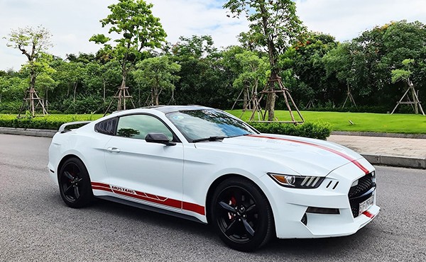 Ngựa chiến Ford Mustang 2015 chỉ hơn 1 tỷ ở Sài Gòn